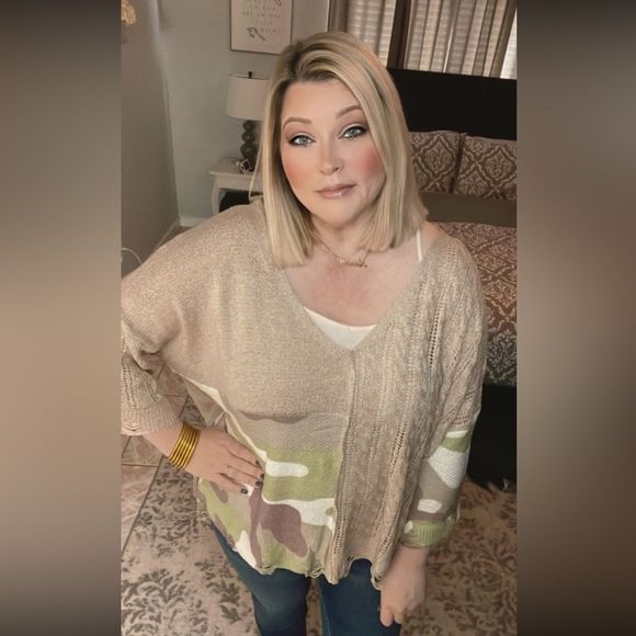 Gorgeous POL OVERSIZED TAN/ CAMOUFLAGE DISTRESSED SWEATER MEDIUM (XL/12/14) - Picture 2 of 7